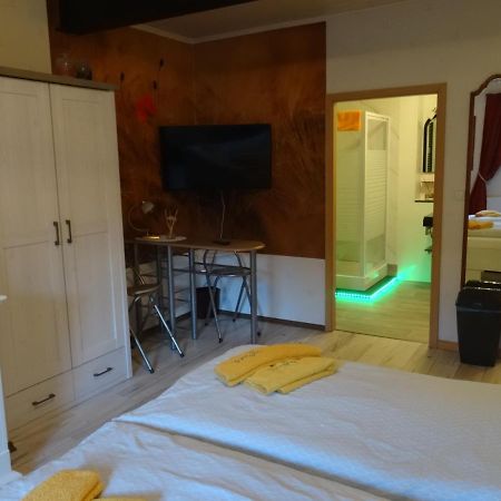 Pension & Gaestehaus Paffrath Grossbrembach Buitenkant foto